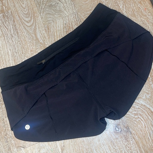 lululemon Women's Black Shorts size 8 - Picture 1 of 2